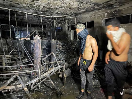 ده‌ها کشته و زخمی در آتش‌سوزی بخش کرونایی‌های عراق + تصاویر