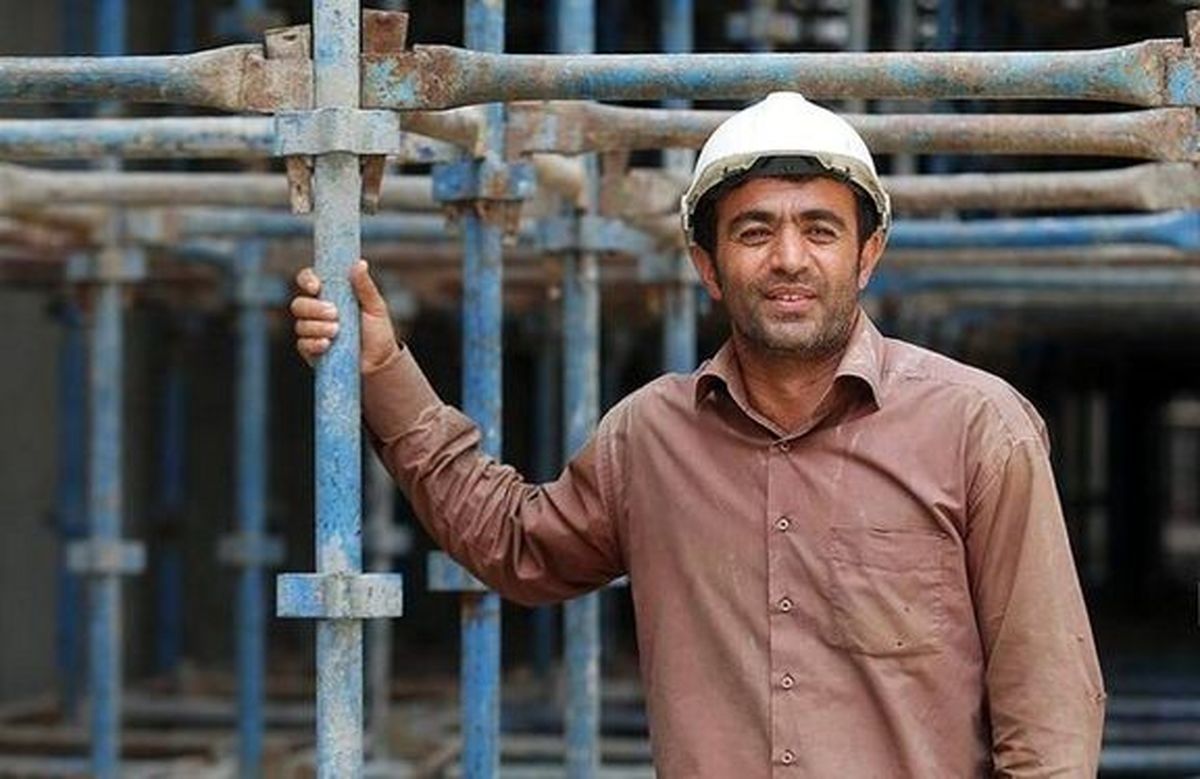 حسرت ۱۳ میلیون کارگر ایران برای حذف قراردادهای موقت ۴۰ ساله شد/ معیشت و امنیت شغلی ۹۶ درصد جامعه کارگری در گرو اجرای تبصره ۲ ماده ۷ قانون کار