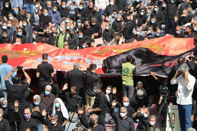 پیاده روی عزاداران حسینی و جاماندگان اربعین در کرج + تصاویر