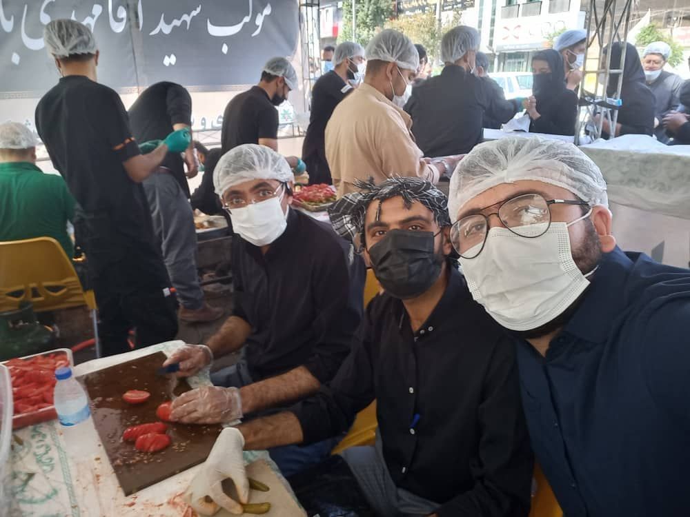 توزیع ۲۴۰۰ پرس غذای گرم توسط موکب شهرداری هشتگرد در روز اربعین
