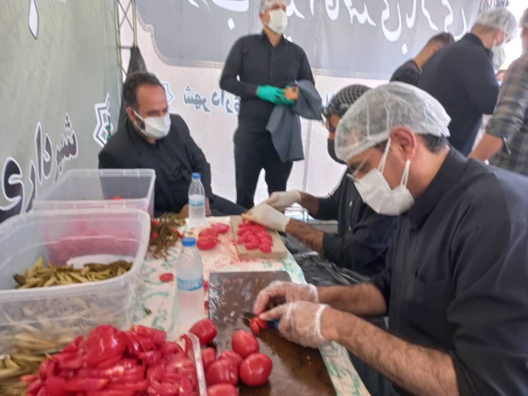 توزیع ۲۴۰۰ پرس غذای گرم توسط موکب شهرداری هشتگرد در روز اربعین