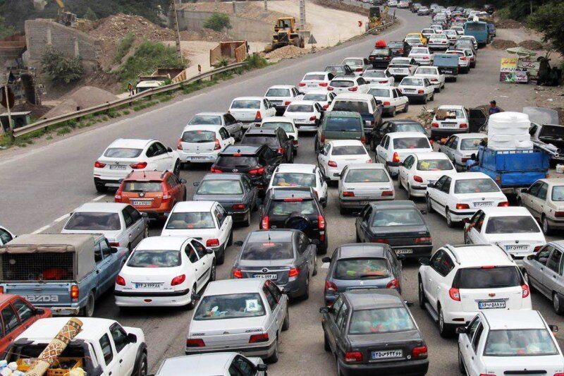 ترافیک سنگین در آزادراه قزوین - کرج/ بارش باران و برف در محور چالوس