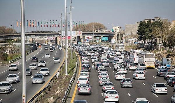 ماجرای الترونیکی شدن عوارض آزادراهی و گلایه رانندگان البرز/ خودروهایی که در پارکینگ هم جریمه می شوند!