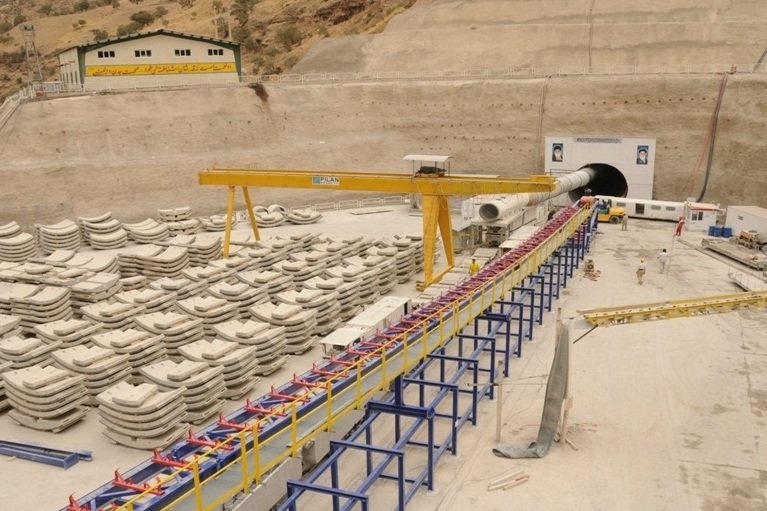زمان ساخت تونل انتقال آب از سد امیرکبیر به تهران صدای نمایندگان البرز در نیامد!/ رعایت حق آبه زیست محیطی رودخانه کرج خط قرمز ما است