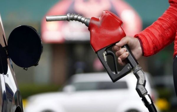 قیمت بنزین در سال ۱۴۰۱ افزایش پیدا نمی‌ کند/ اصرار نمایندگان بر ثبات قیمت
