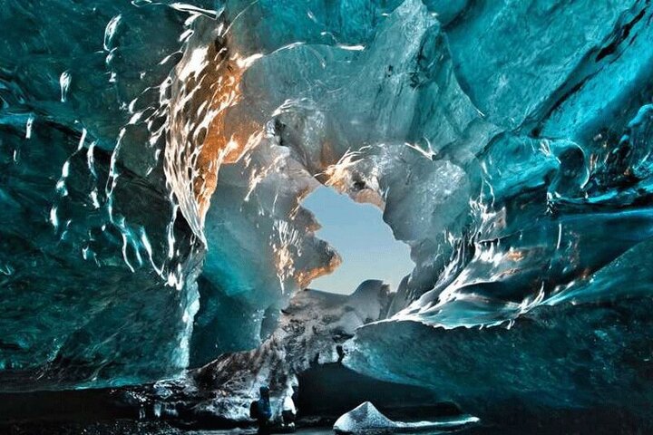 تصاویر حیرت انگیز از غار یخی در ایسلند + فیلم ///// تکمیل شد.