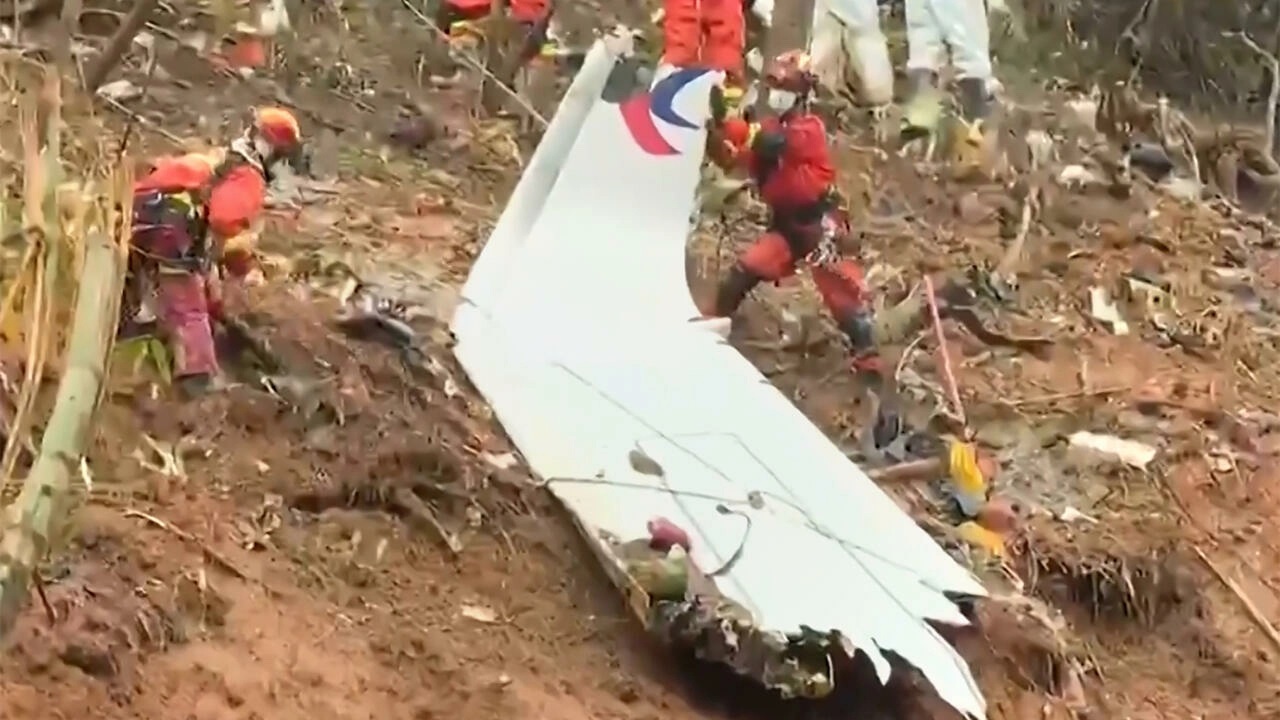 تایید مرگ تمامی سرنشینان هواپیمای چینی/ دلیل این حادثه مشخص نشده است