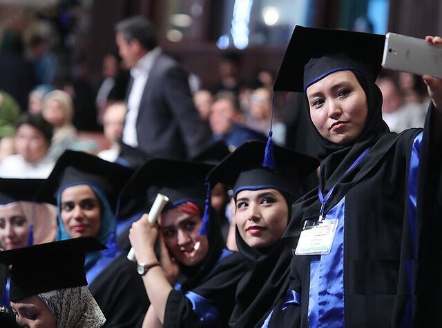 امکان تحصیل مجازی و حضوری برای بانوان افغان در ایران مهیاست
