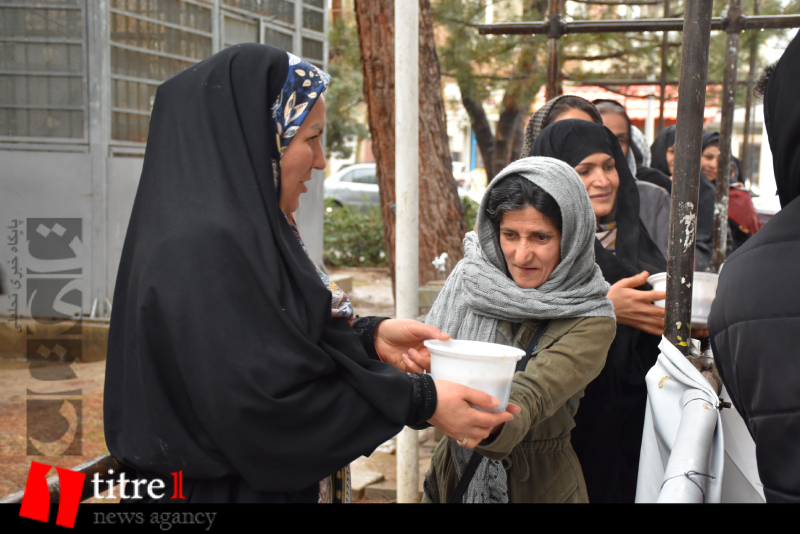 طبخ و توزیع ۵ تن هلیم نذری در دولت آباد کرج + تصاویر