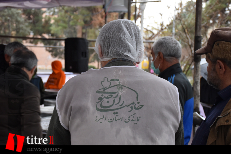 طبخ و توزیع ۵ تن هلیم نذری در دولت آباد کرج + تصاویر
