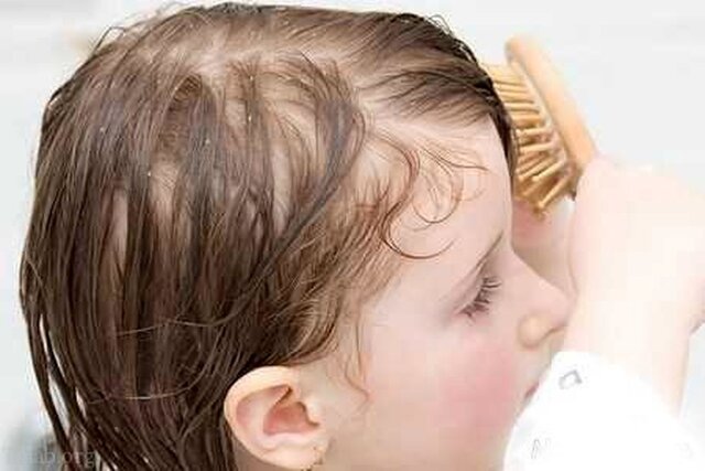 چند نکته در مورد شست‌ و شوی موی کودکان
