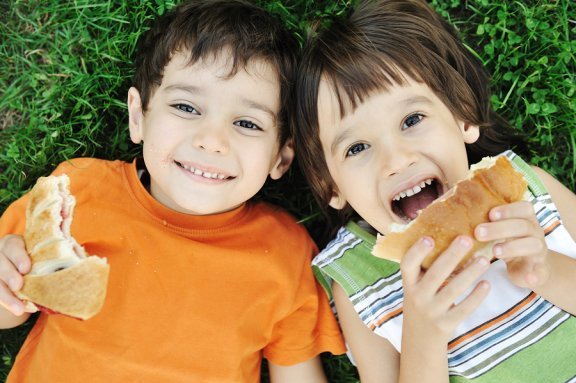 رایج‌ترین اشتباهات والدین در تغذیه کودکان