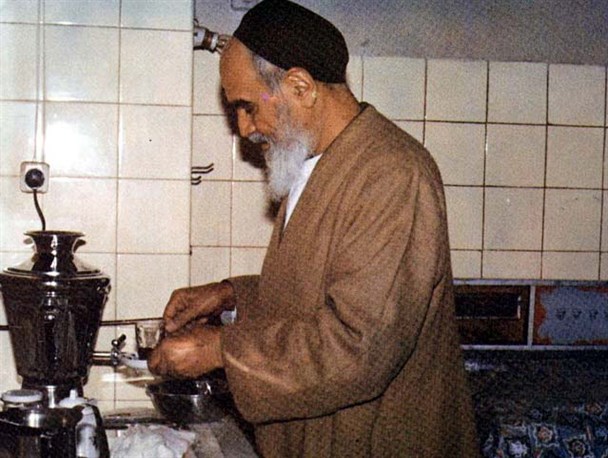 تبیین مکتب امام خمینی (ره) وظیفه همگانی است/ خانواده ها، ساده زیستی امام را در زندگی مورد توجه قرار دهند