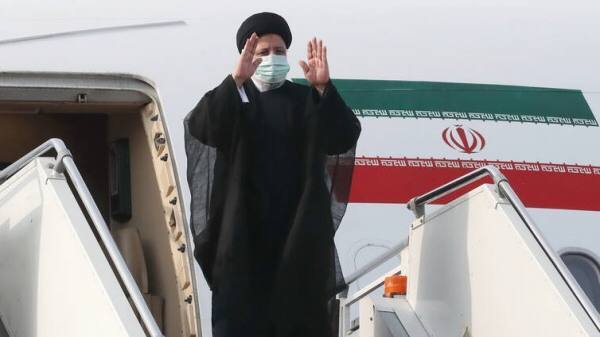 رئیس جمهور عازم عمان شد/ انتقال گردشگران عمانی به استان‌ های توریستی ایران