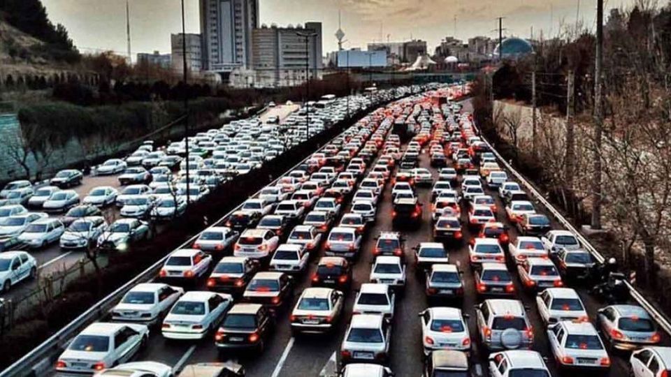 ترافیک پرحجم در چالوس/ وضعیت جوی آرام در جاده‌ های کشور