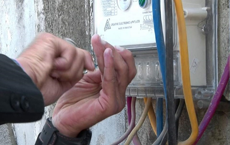 ۱۰ درصد خاص ۳۵ درصد برق استان البرز را مصرف می کنند/ دزدی تجهیزات برق؛ سارقان آش را با جایش می برند