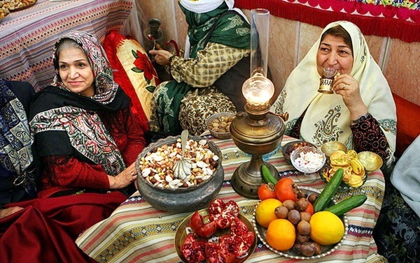 شال اندازی؛ رسم ویژه مردم طالقان در طولانی ترین شب سال ایرانی/ وقتی یلدا جوانان را به خانه بخت می فرستد
