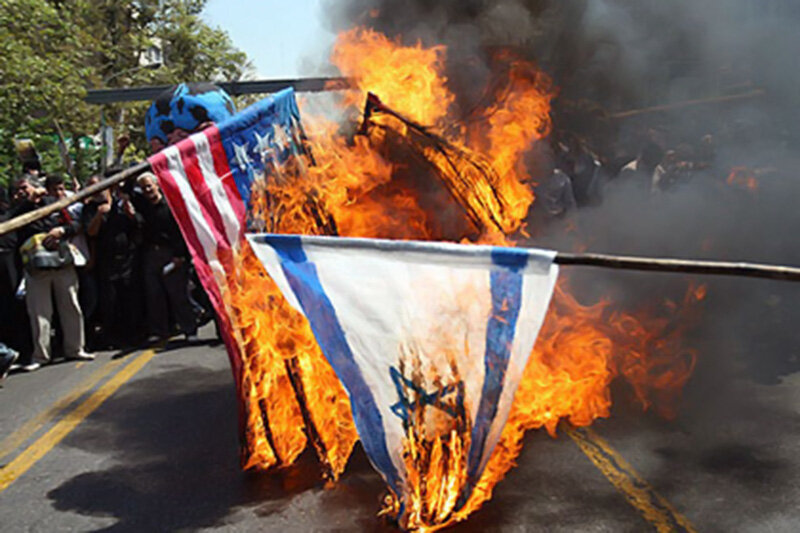 پرچم اسرائیل و آمریکا در البرز به آتش کشیده شد+ عکس