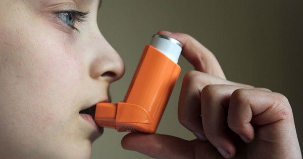 استفاده از اسپری تنفسی توسط مبتلایان به آسم روزه را باطل نمی‌کند