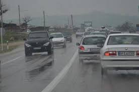 لغزندگی جاده کرج-چالوس به علت بارش باران و لزوم احتیاط رانندگان
