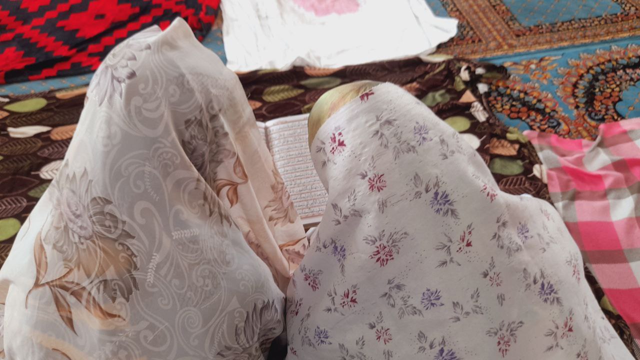 اعتکاف دختران در مسجد ۱۴ معصوم محله بنیاد