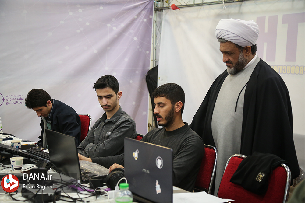 بازدید حجت‌الاسلام رضائی از پنجمین رویداد تولید محتوای دیجیتال