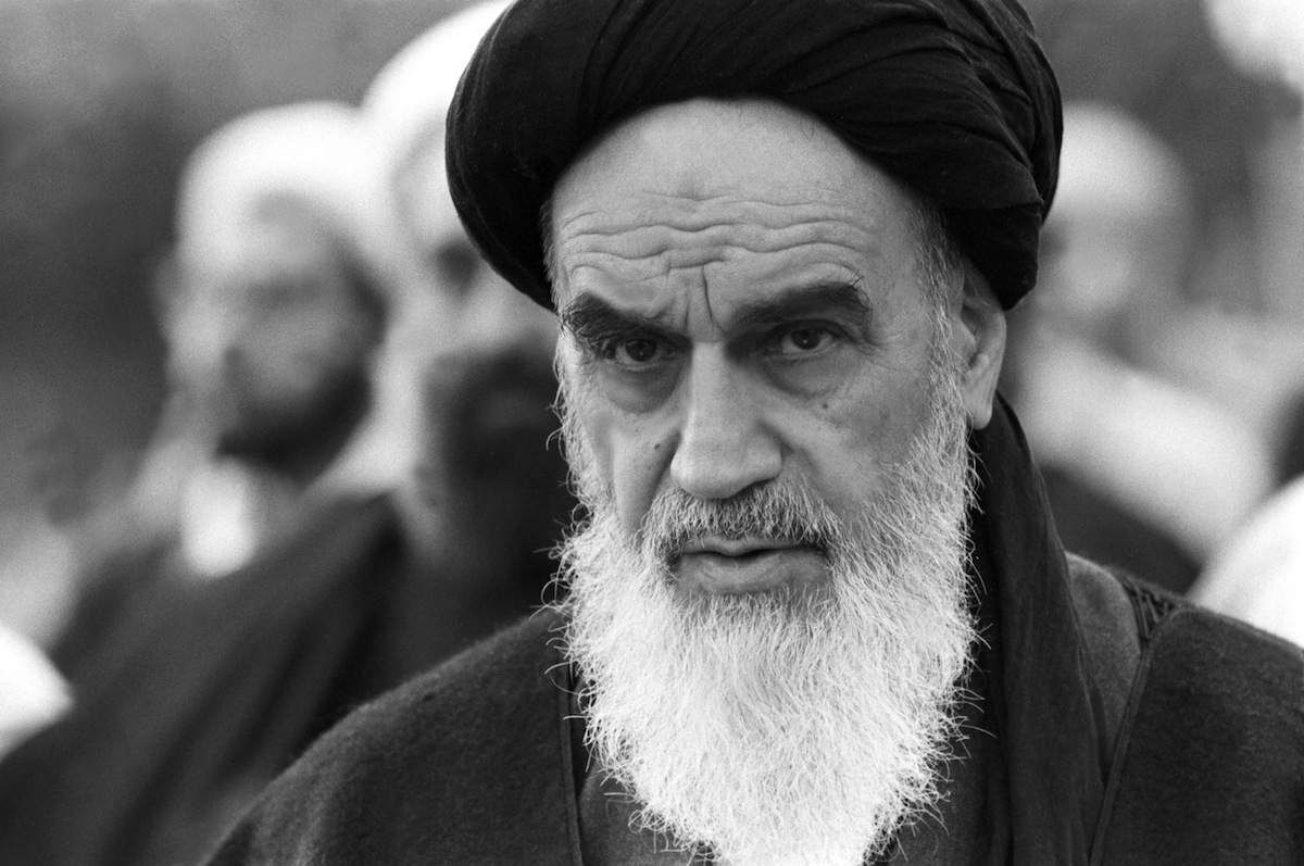 باید مکتب امام خمینی (ره) را برای نسل‌های آینده تبیین کنیم