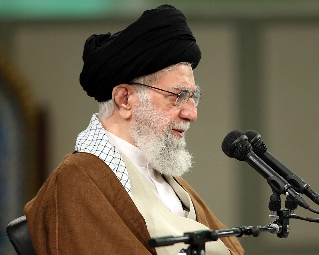 مقام معظم رهبری راه امام خمینی (ره) را ادامه دادند