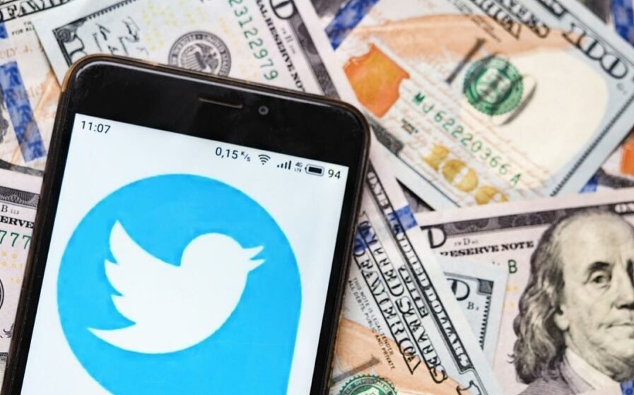 توییتر به تولیدکنندگان محتوای دارای تیک آبی، بابت نمایش تبلیغات پول می‌دهد