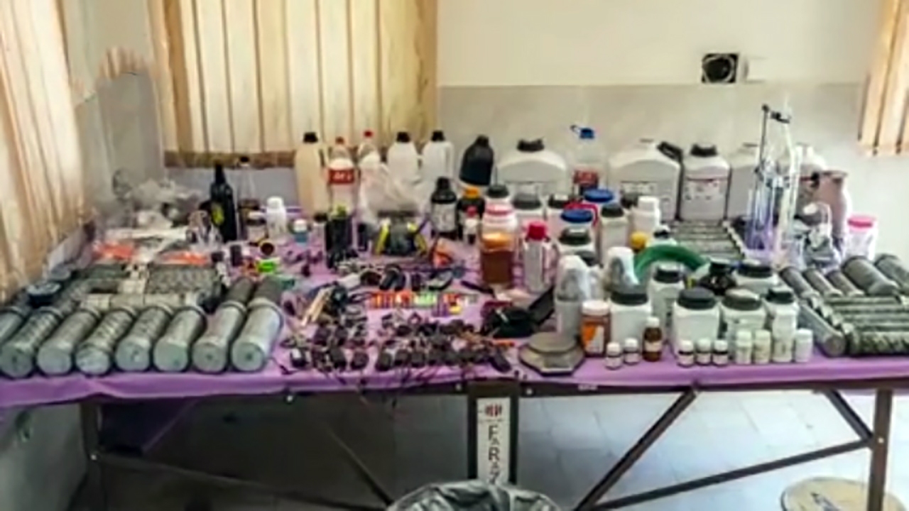 کشف و ضبط ۴۳ بمب از یک شبکه تروریستی - صهیونیستی در ایران
