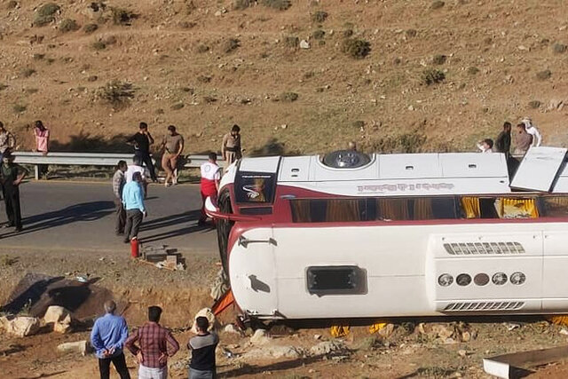 واژگونی اتوبوس در اتوبان کرج - قزوین ۲ فوتی برجای گذاشت