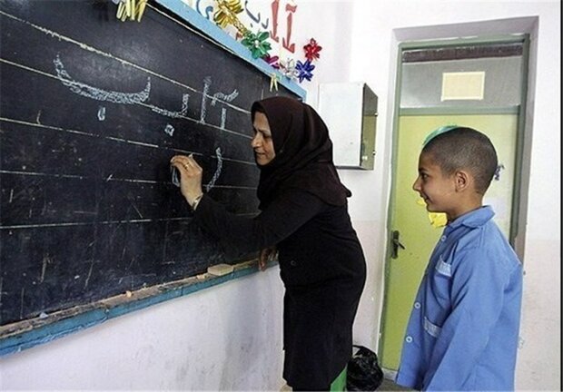 ورود ۲۵ هزار معلم به مدارس از آبان