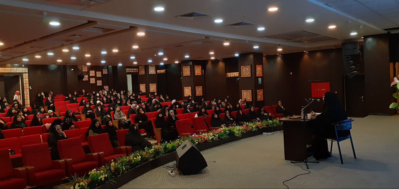 اولین همایش زنان تاریخ‌ساز در کرج برگزار شد