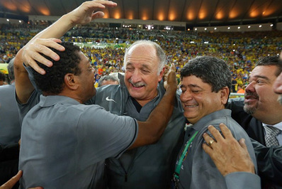خوشحالی فیلیپه اسکولاری سرمربی تیم ملی برزیل بعد از قهرمانی تیمش